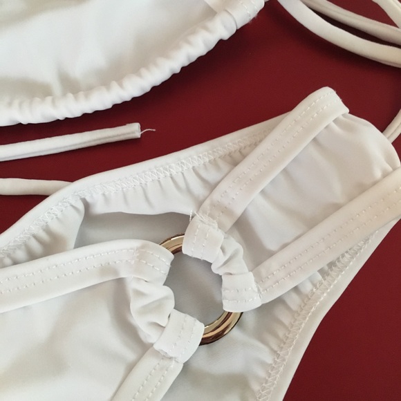 Bikini - Picture 3 of 7